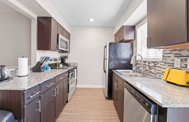 Spacious and Cozy King Bed 2BR Suite 5 Min to DT - Foto 6