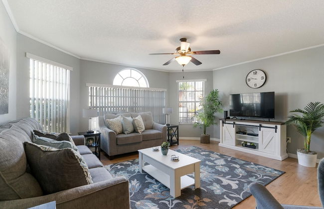 Villas at Island Club Community, Pools, Jacuzzi and More! - Photo 2