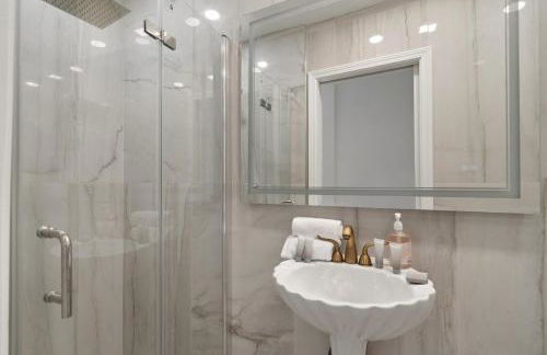 Spacious 4BR House with Large Yard and Parking Beverly Hills Adj - Foto 2