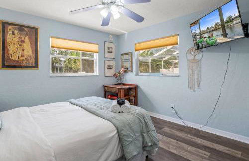 Pirates Den a 4BR Pet-Friendly Waterfront Oasis with Pool, Dock, Personal Water Boats, Fire Pit, Game Room and Bar - Foto 31