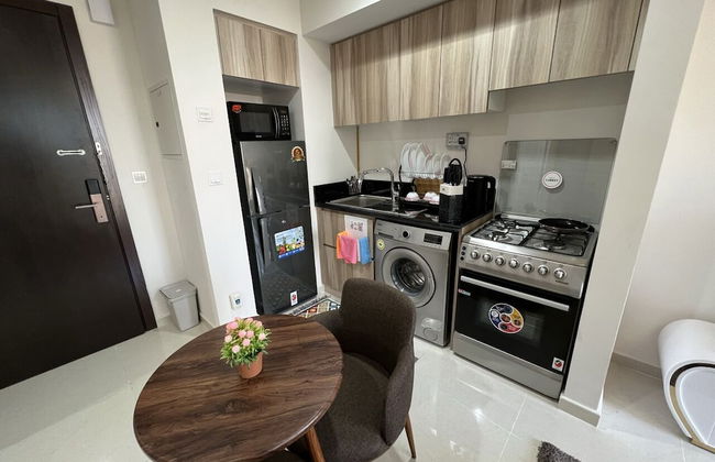 Master piece - Lush Green Oasis With Balcony With Stunning Views - Photo 5