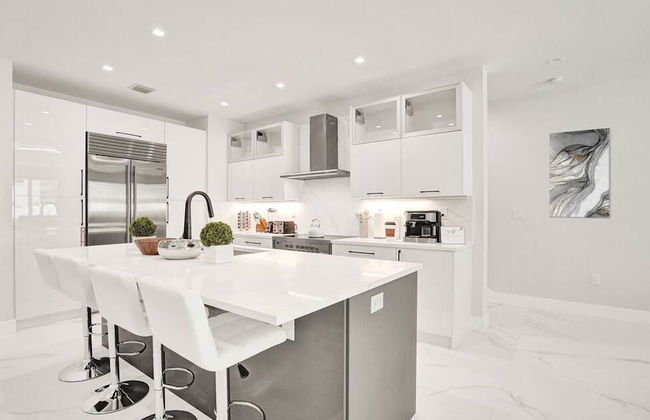 4BR w htd Pool Walk to Las Olas 5mins to Beach - Foto 10