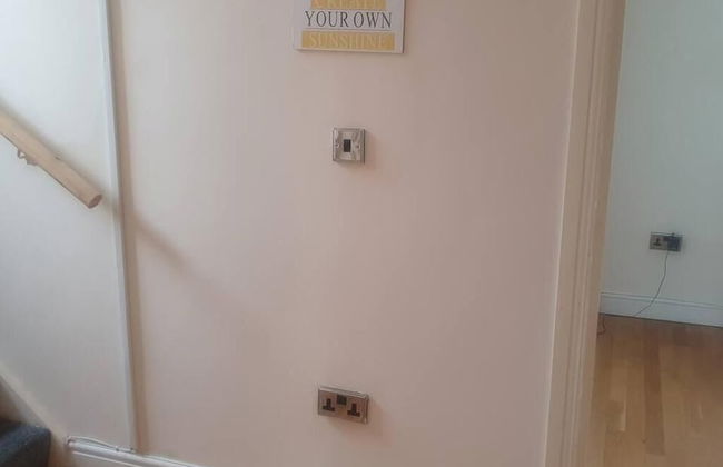 Lovely 4-bed Apartment in Harrow - Foto 22