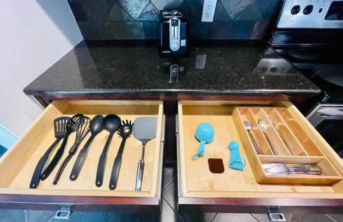 Fayetteville Retreat - Centrally located - Next to Washington Regional Hospital - Photo 27