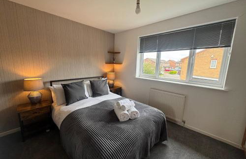 Bright 2BR House with Garden & Parking Sleeps 5 - Photo 23