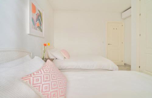 Modern City Centre Apartment w/ Terrace & Fast WIFI - Foto 27