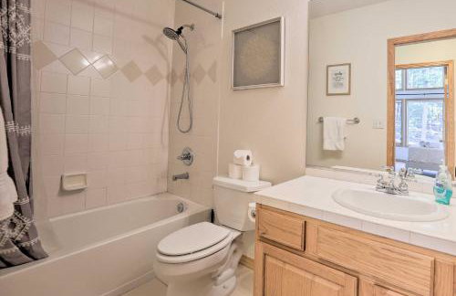 Spacious Evergreen Home with Picturesque Views - Foto 26