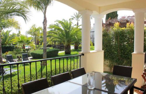 Luxury 3 Bedroom Apartment on Gated Complex - Foto 24