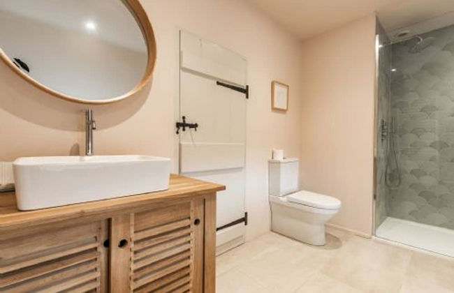 Host Stay White End - Photo 10