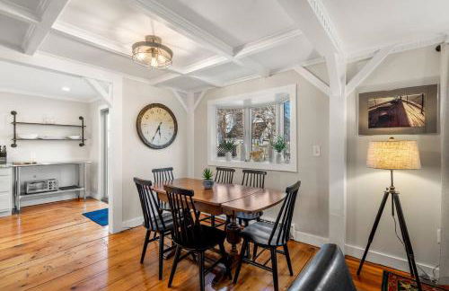 2BR Home|Downtown Rockport w/parking|Walk 2 Ocean - Foto 14