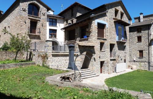 Casa Dieste Apartamentos Turísticos en Boltaña - Photo 1