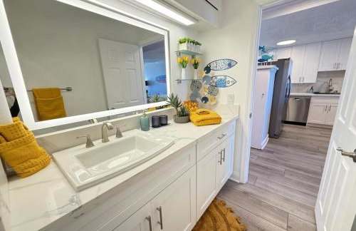 Oceanfront 2 BR w Pool & Parking 234 - Foto 2