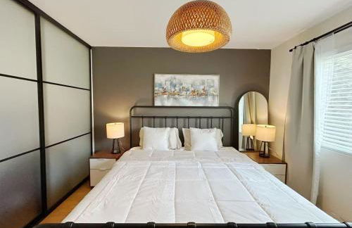 Brea Mall romantic two-bedroom house - Photo 14