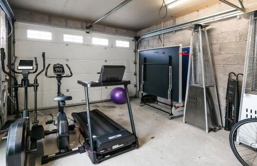 6BR House with Butler, Sauna & Hot Tub in Glasgow - Photo 13