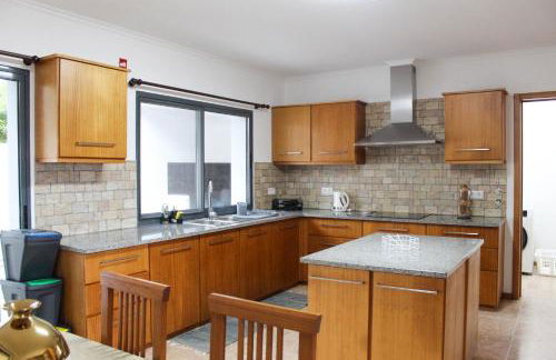 Waterfall House - Photo 3