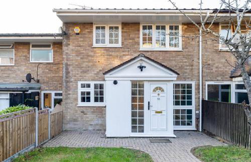 Purley House-Sleeps 8-Near Gatwick-Games Room - Foto 15