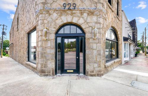 Opulent Loft on Main St -Walk to Stone Mtn Park! - Foto 3