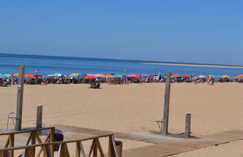Casa céntrica, 3 dormitorios, gran terraza, cerca de la playa - Foto 13