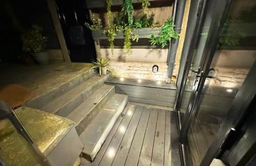 Modern flat with KING bed, garden & outdoor dining - Foto 9