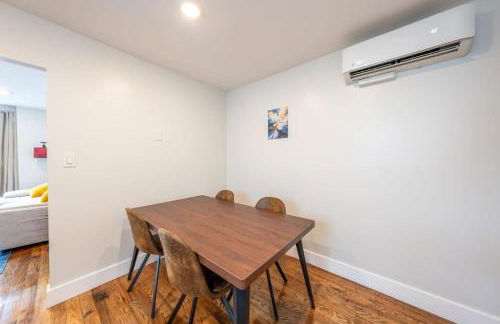 Modern 2BR 8 mins to Penn Station with WiFi Laundry - Foto 16