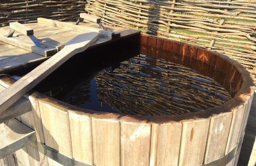 Lushna 2 Petite at Lee Wick Farm Cottages & Glamping - Foto 4