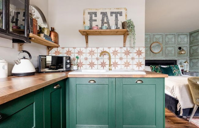 1 Bed Studio Sleeps 2 -patio -garden -dogs Ok - Foto 3