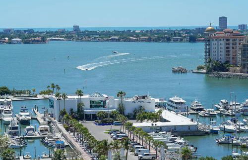 Beautiful Home - Oasis Backyard with Heat Pool - Foto 53