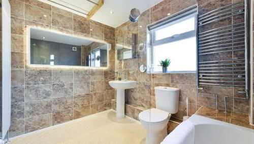 Morgan House- 4 Bed House, Near Nottingham Trent Uni - Foto 4, towels, Shower