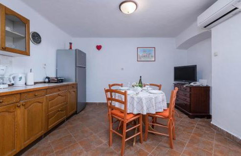 Awesome Home In Koromacno With Kitchen - Foto 2