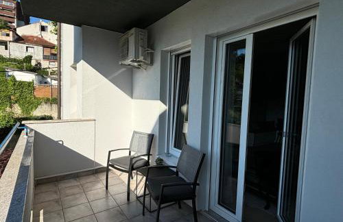 Modern & Charming - Free Private Parking - Foto 28