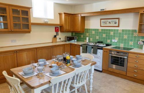 5 Bed in Perth oc-96399 - Photo 2