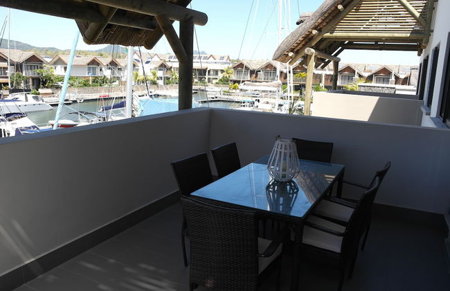 Immaculate Two Beds Luxury Marina Apartment - Photo 12