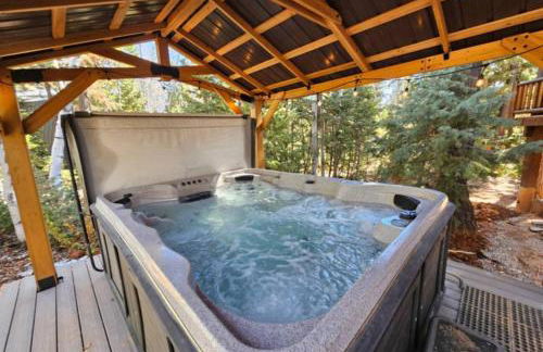 The Moccasin Lodge with Hot Tub and Fire Pit Escape - Foto 6