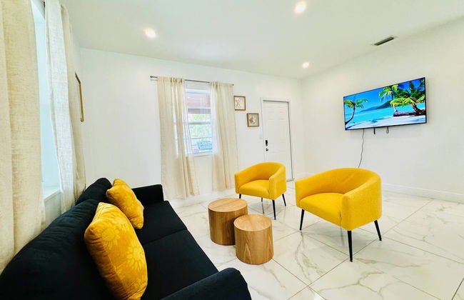 Modern 2-bedroom Retreat Near Beach Airport - Foto 9