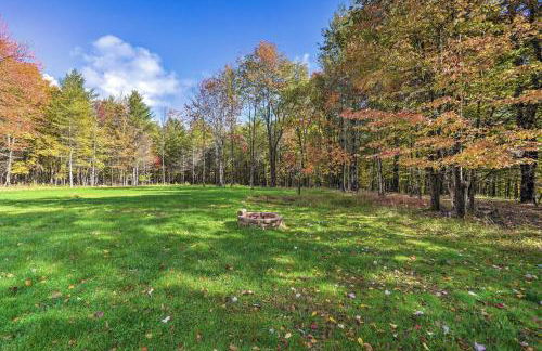 Game Room and Spacious Yard 10-Acre Catskills Home! - Foto 36
