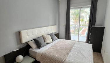 Modern apartment with a big pool and free parking - Foto 4