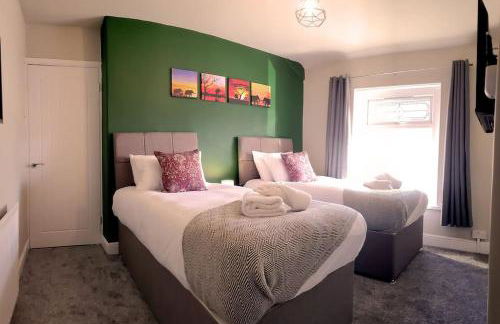 4 Bed - Parking - Near M4 - Ideal for Workers - Foto 6