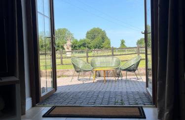 Cottage nestled in the heart of a stunning Suffolk Village - Foto 1