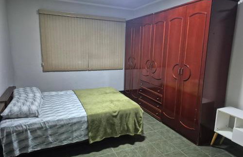 Casa com dois quartos,dois banheiros,sendo um, uma suíte,sala de estar cozinha e garagem - Foto 10