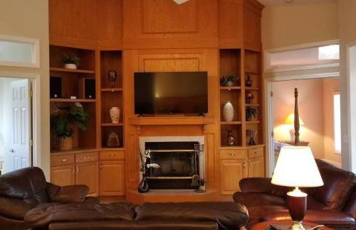 Black Diamond Beauty with Concierge Service - Photo 2