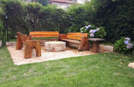 Chale de Madeira - Lareira e Fogueira---lindo gramado com mesa para café da manhã, churrasqueira e fogueira - Foto 53