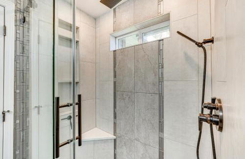 Spacious Home with Swim Spa and Deck in Medford! - Foto 17