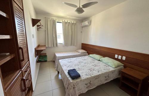 Aptos em condominio frente mar na praia de Taperapuã, atravessou a rua está na praia, aptos com 2 quartos com ar condicionado, internet privativa 300MBPS, 1 vaga de garagem, acomodam até 6 pessoas - Foto 40