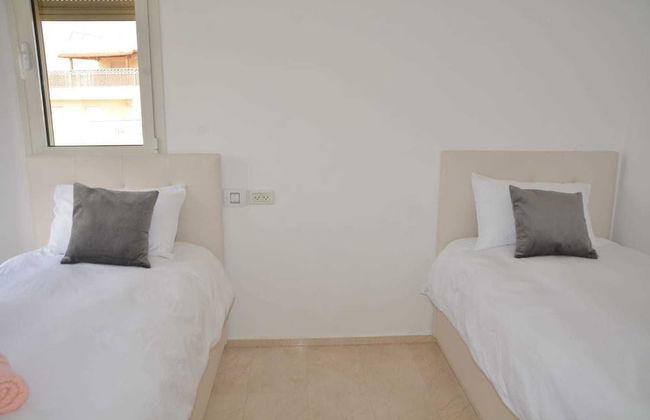 Renovated White 3BD next to Beach - Pool - Foto 5