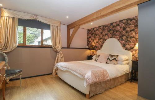 The Courtyard - Hilltop Barn - Photo 16