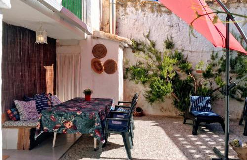 Charming House in El Poyo del Cid with Garden and Terrace - Foto 4