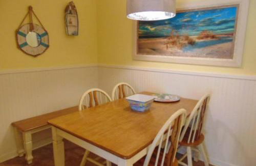 H13 Ocean Walk Resort 2bdrm 2 bath downstairs great beds Great view and always a great breeze - Foto 1