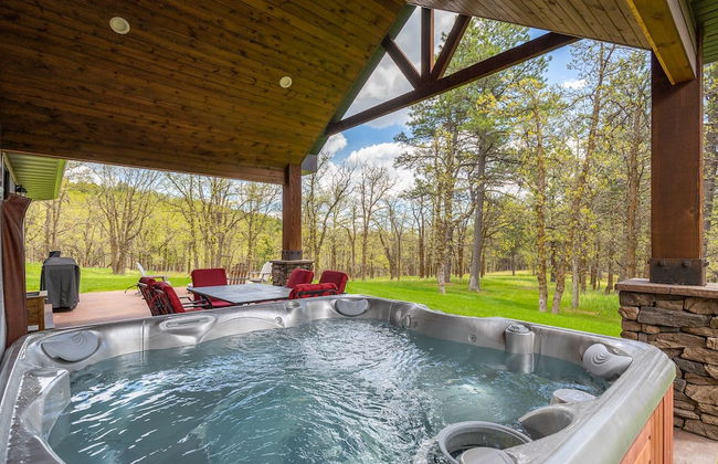 Larkspur Hills 5 BR Villa with Hot Tub - Photo 1