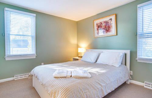 Ping-Pong and Backyard Spacious Chatham Retreat - Foto 16