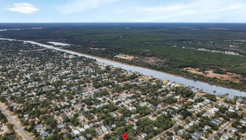 Coastal 3BD Bungalow One Block from Scenic Walkway - Foto 3